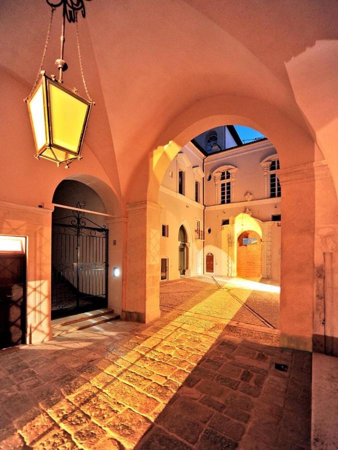 Bed and Breakfast Palazzo Pica Alfieri Centro Storico à LʼAquila Extérieur photo